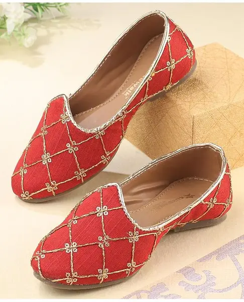 Cute Walk by Babyhug Ethnic Wear Slip On Mojaris - Pink