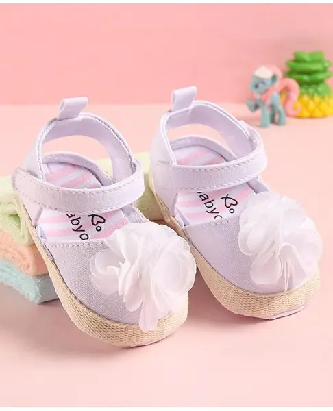 Babyoye Velcro Closure Booties Floral Applique - White