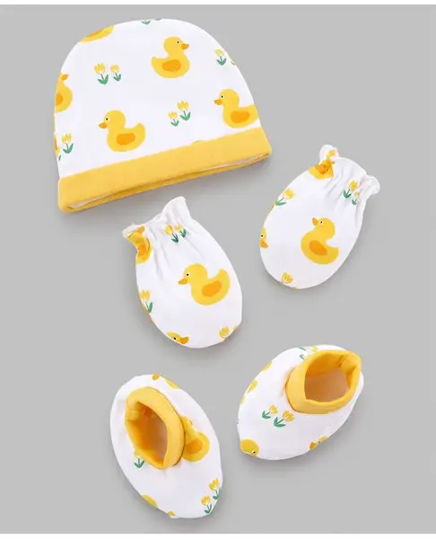 Babyhug 100% Cotton Interlock Knit Cap Mittens & Booties Set With Duck Print White - Diameter 16 cm